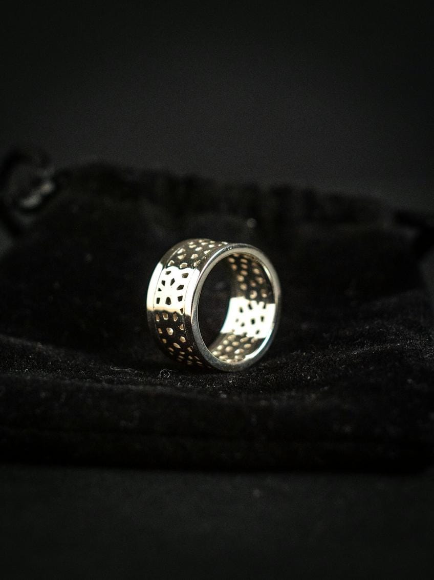 Unveiling the Artistry of Handmade Jewelry and Its Impact on Modern Fashion