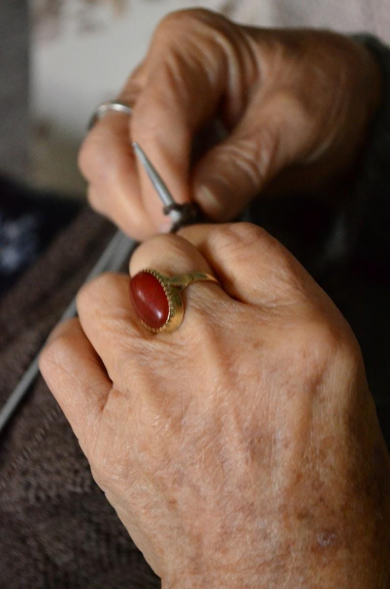 Navigating the Latest Fashion Trends with Artisanal Jewelry and Sustainable Accessories