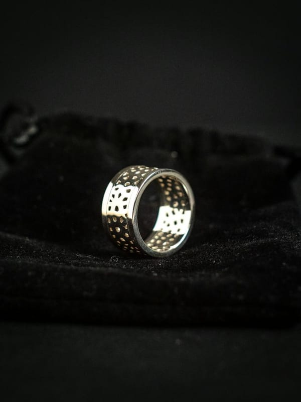 Unveiling the Artistry of Handmade Jewelry and Its Impact on Modern Fashion