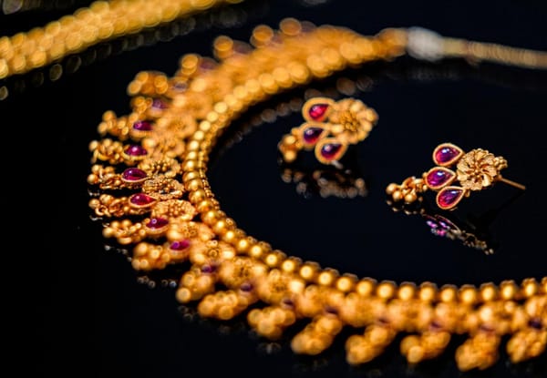 Elevating Style with Handmade Accessories That Define Personal Elegance